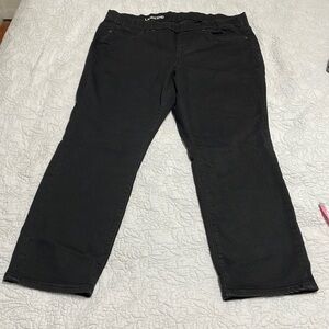 18W Black Skinny Jeans H02 6386